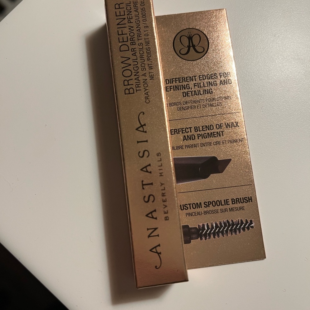 Anastasia Beverly Hills Brow Definer brow pencil in shade dark brown
